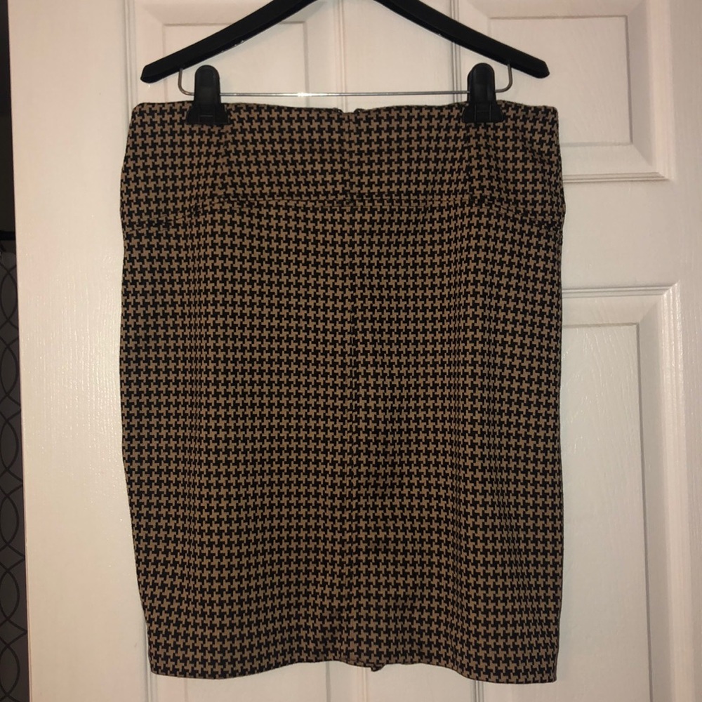 A must-have fall skirt!